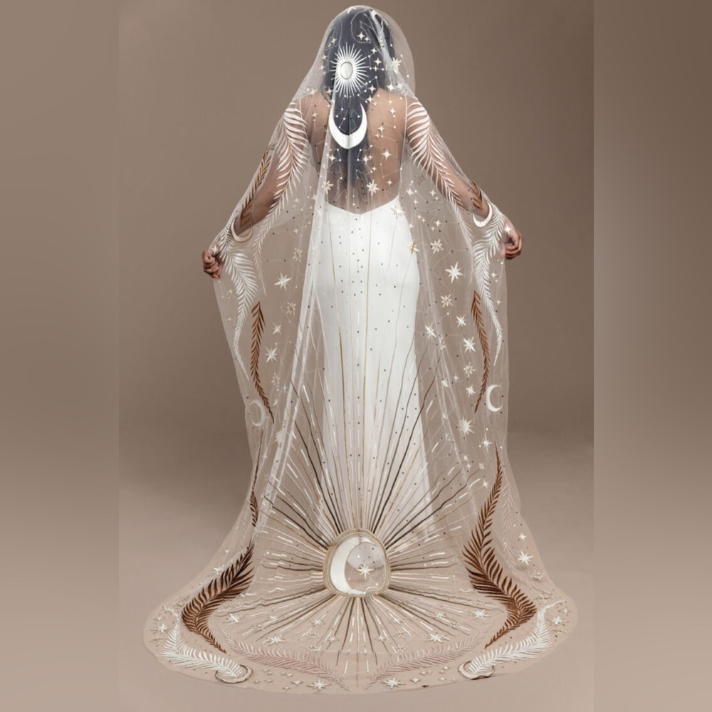 Rue De Seine Sheer Celestial Veil in White, Gold, Brown